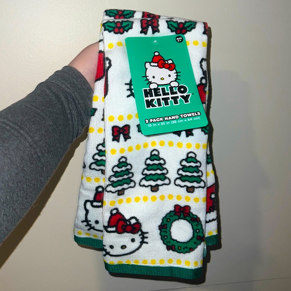 NEW Hello Kitty Christmas Hand Towels Set